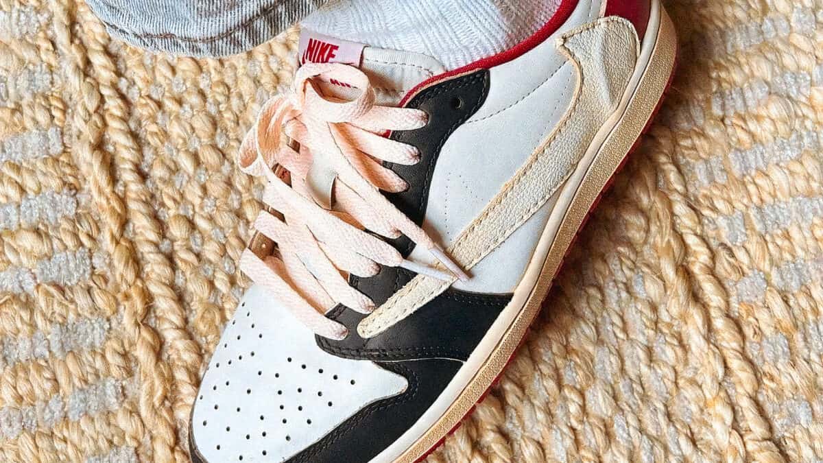 Travis Scott x Air Jordan 1 Low “Chicago Bulls” Sneakers