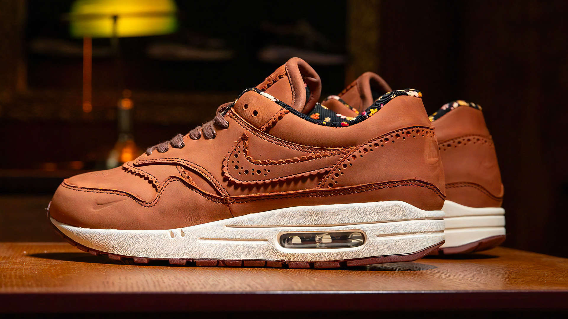 Air max 1 shop premium leather sneaker