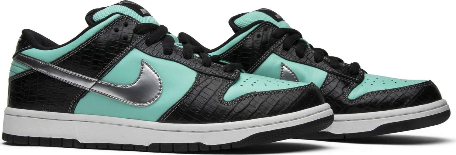 Nike SB Dunk Low "Diamond Supply Co"