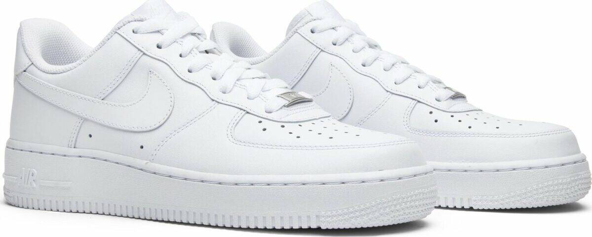 Tom Cruise in classic white Nike Sneakers