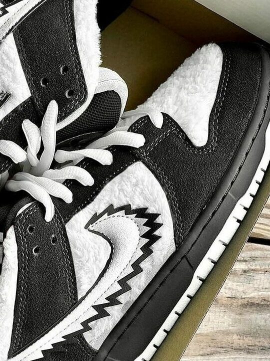 Nike SB Dunk Low x Grateful Dead "Panda Bears"