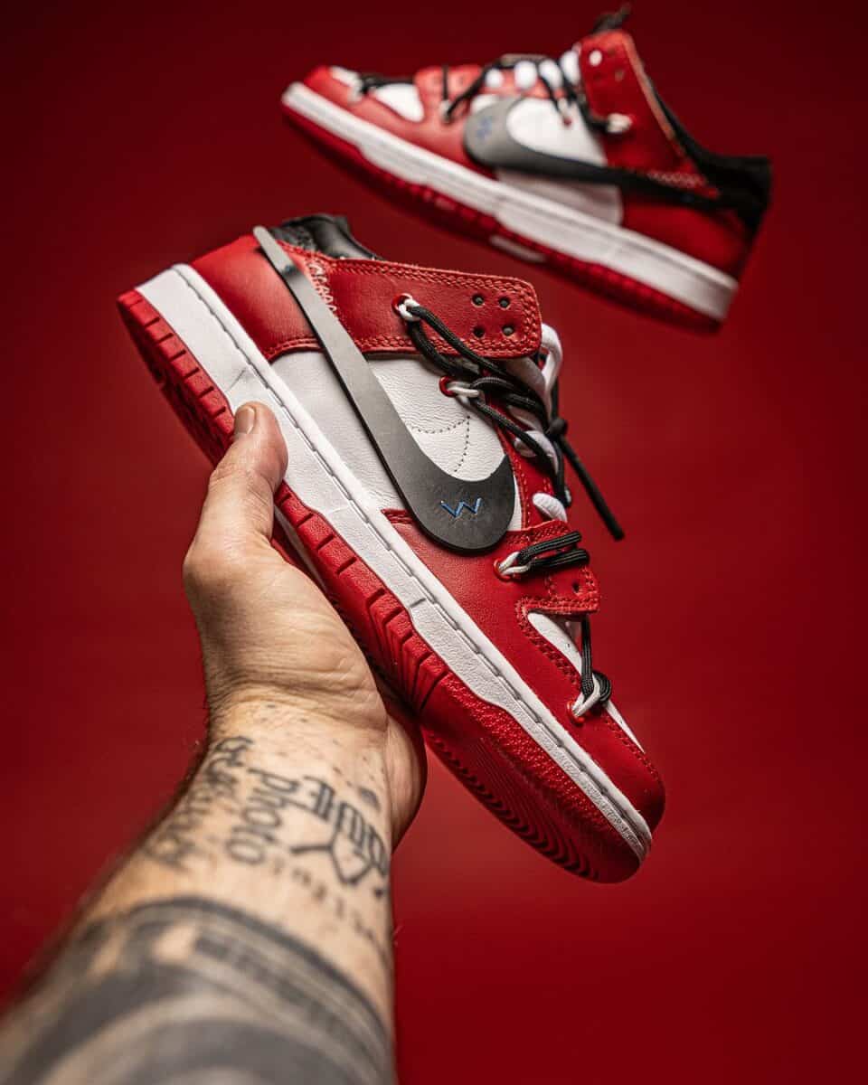 Off-White x Nike SB Dunk Low "Chicago" 