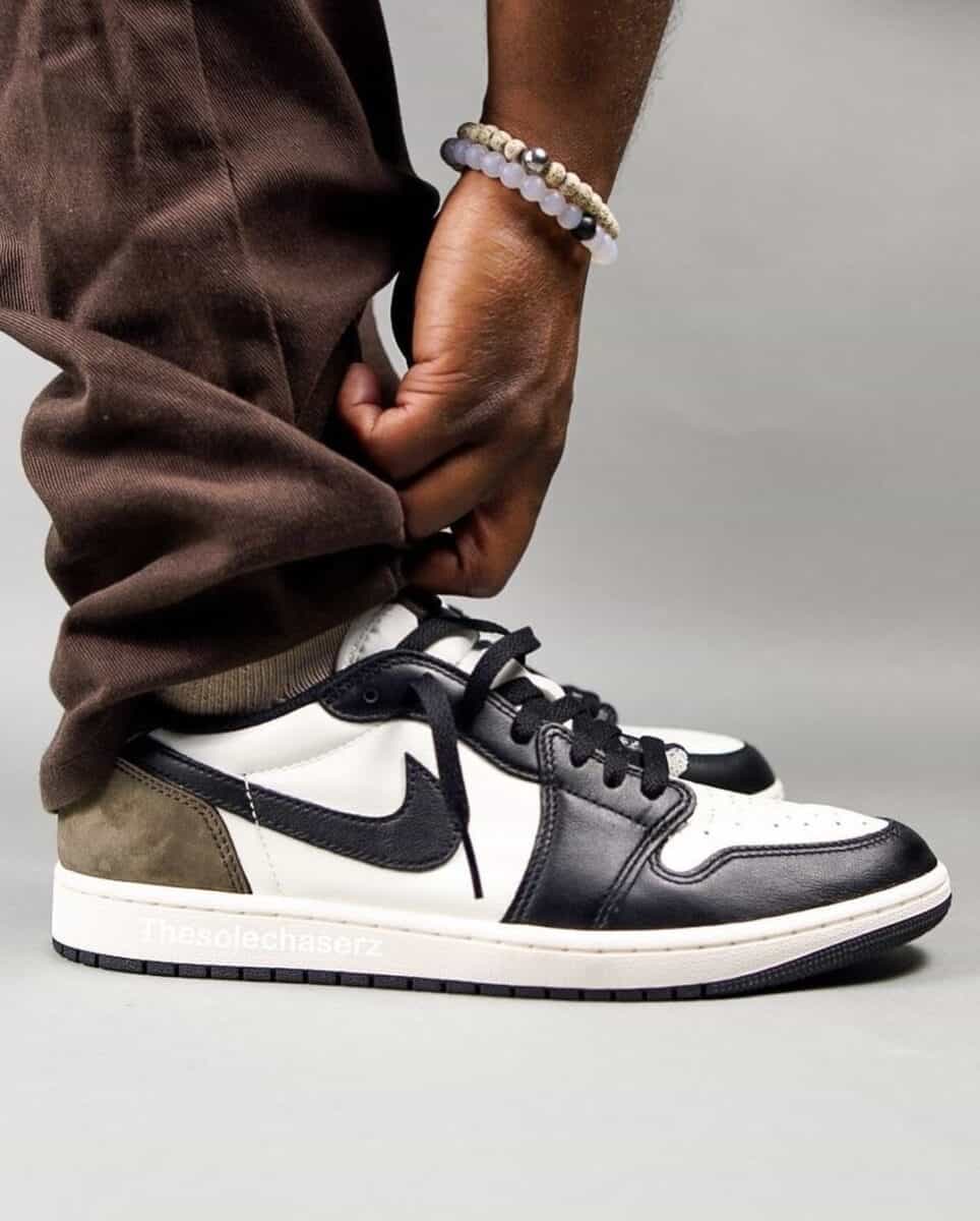 Air Jordan 1 Low OG “Mocha”
