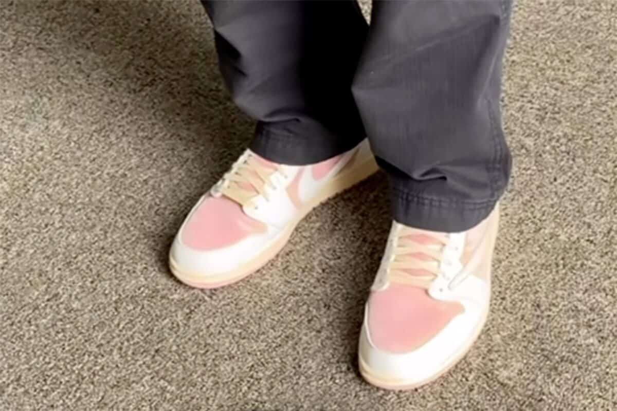 Travis Scott x Air Jordan 1 Low OG "Sail/Shy Pink" 