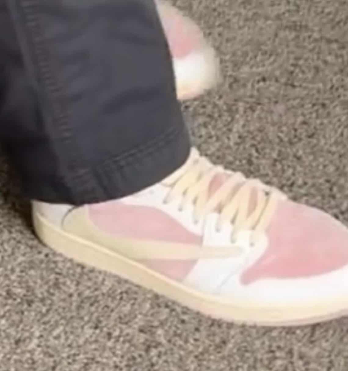 travis scott jordan low pink laces