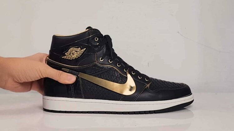 “Black-&-Gold”-Air-Jordan-1-Luxe