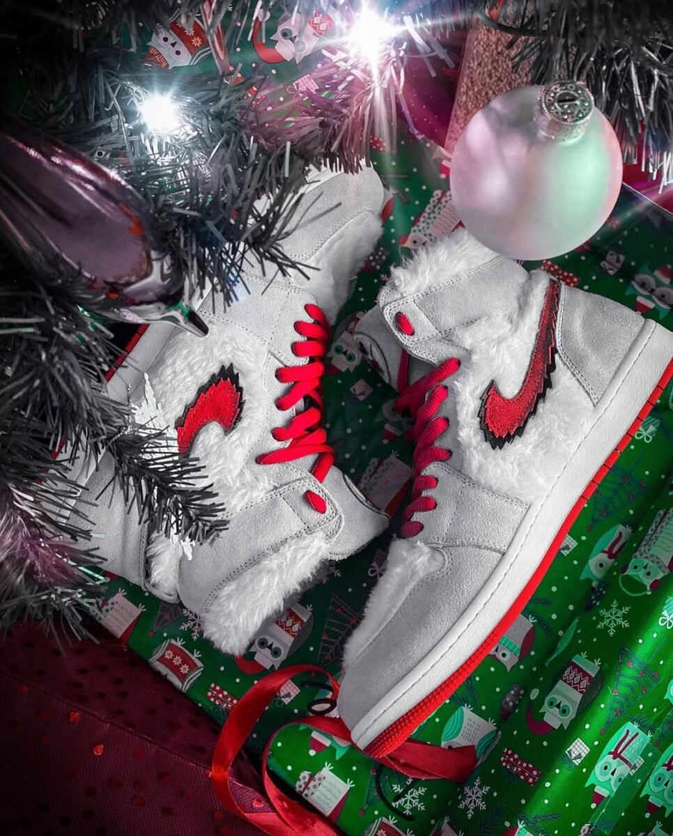 Air Jordan 1 High Holiday Bear Sneakers Christmas