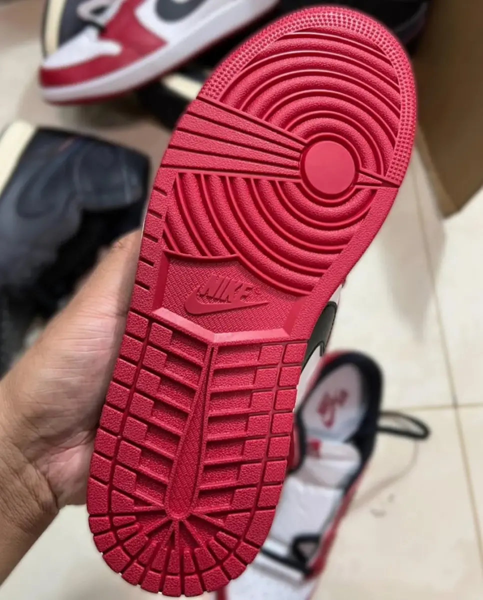 Air Jordan 1 Low OG "Chicago"