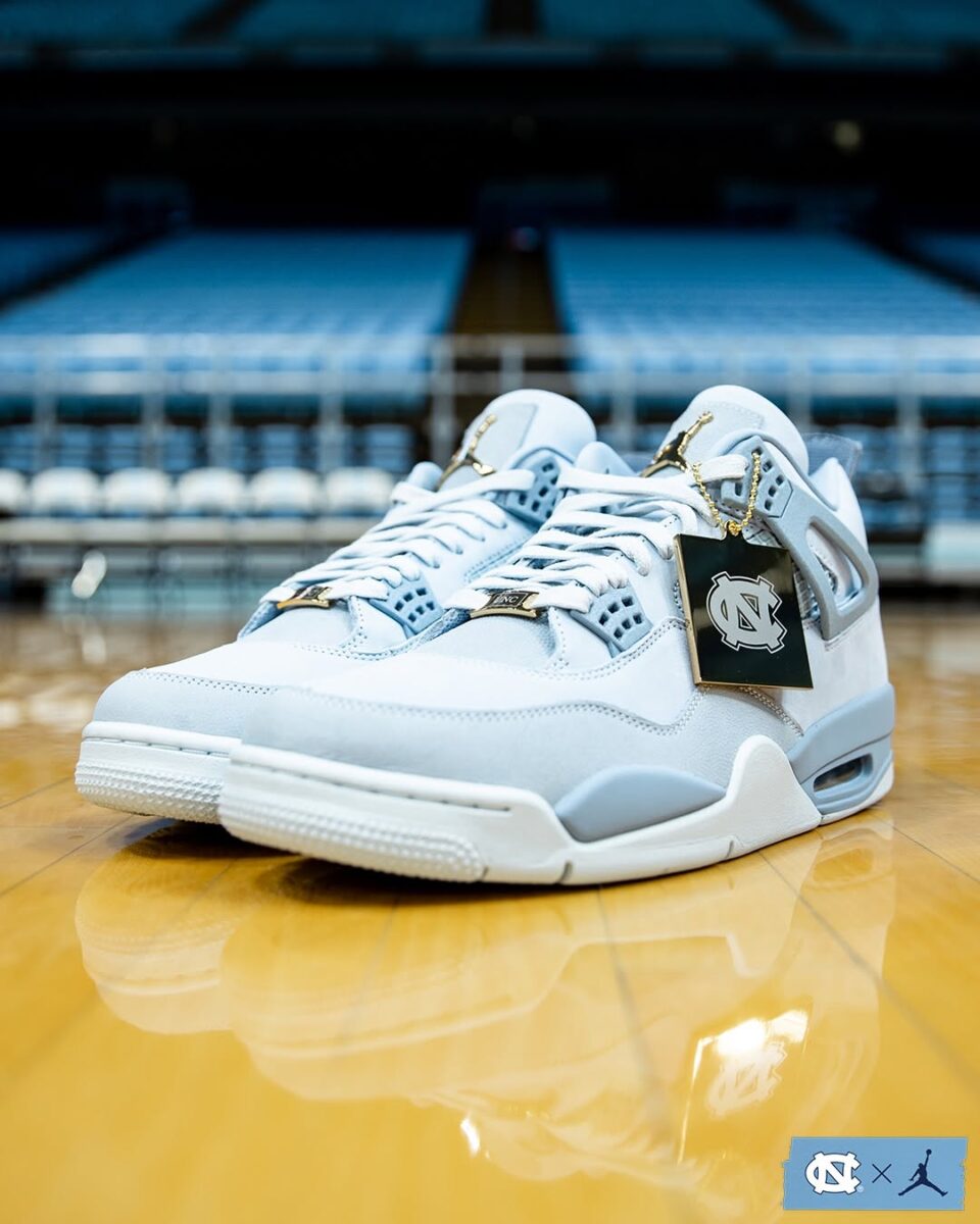 Air Jordan 4 "UNC" PE