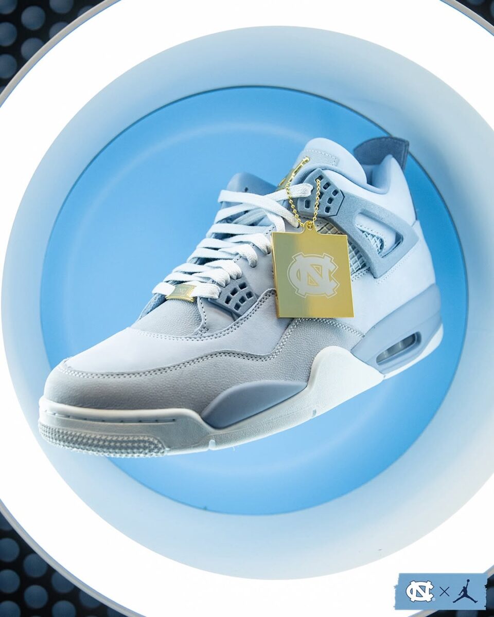 Air Jordan 4 "UNC" PE