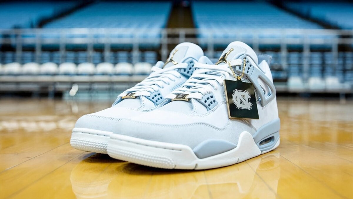 Air Jordan 4 "UNC" PE