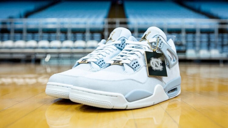 Air Jordan 4 "UNC" PE