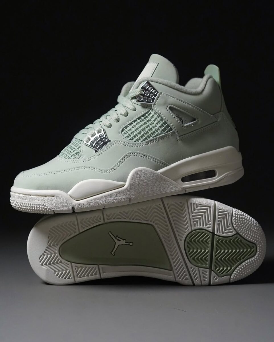 Air Jordan 4 WMNS "Seafoam"