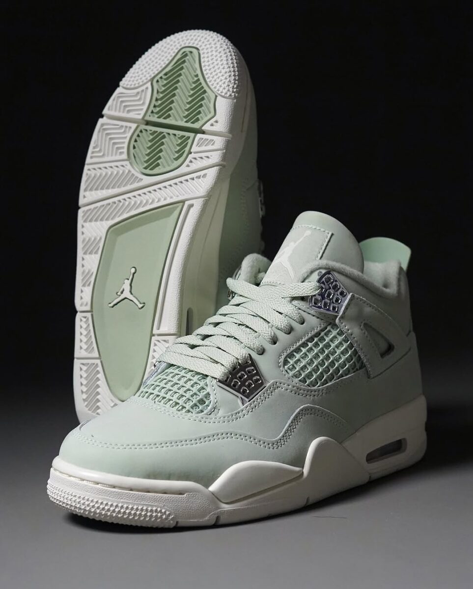 Air Jordan 4 WMNS "Seafoam"