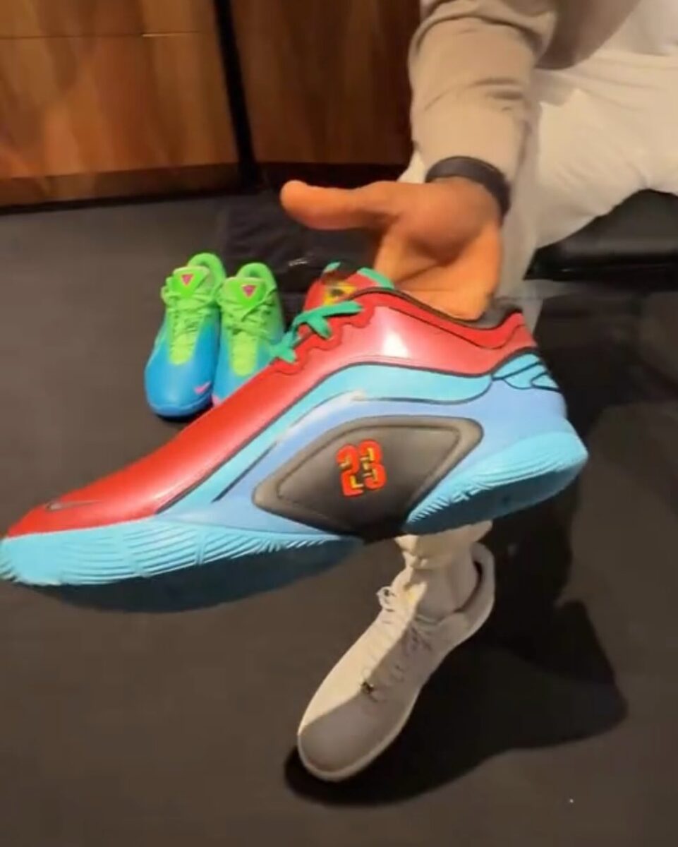 Lebron 22 Captain Planet Sneakers