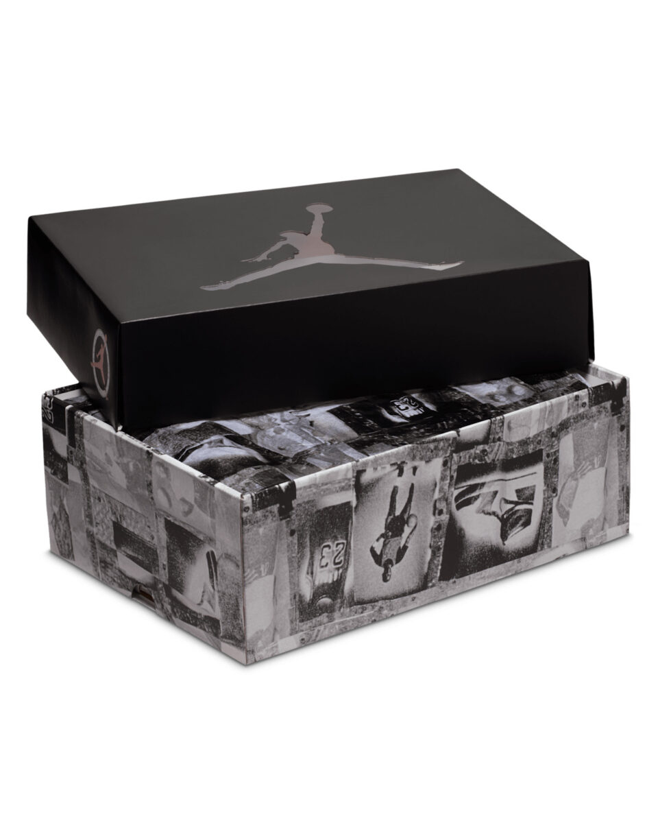 Air Jordan 4 "Flight Club"