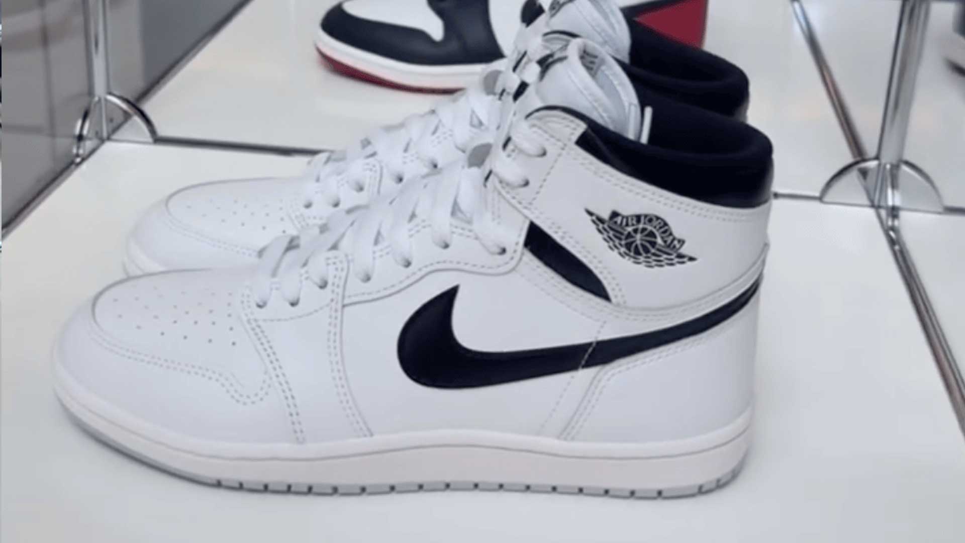 Air Jordan 1 Retro High '85 "Metallic Black"