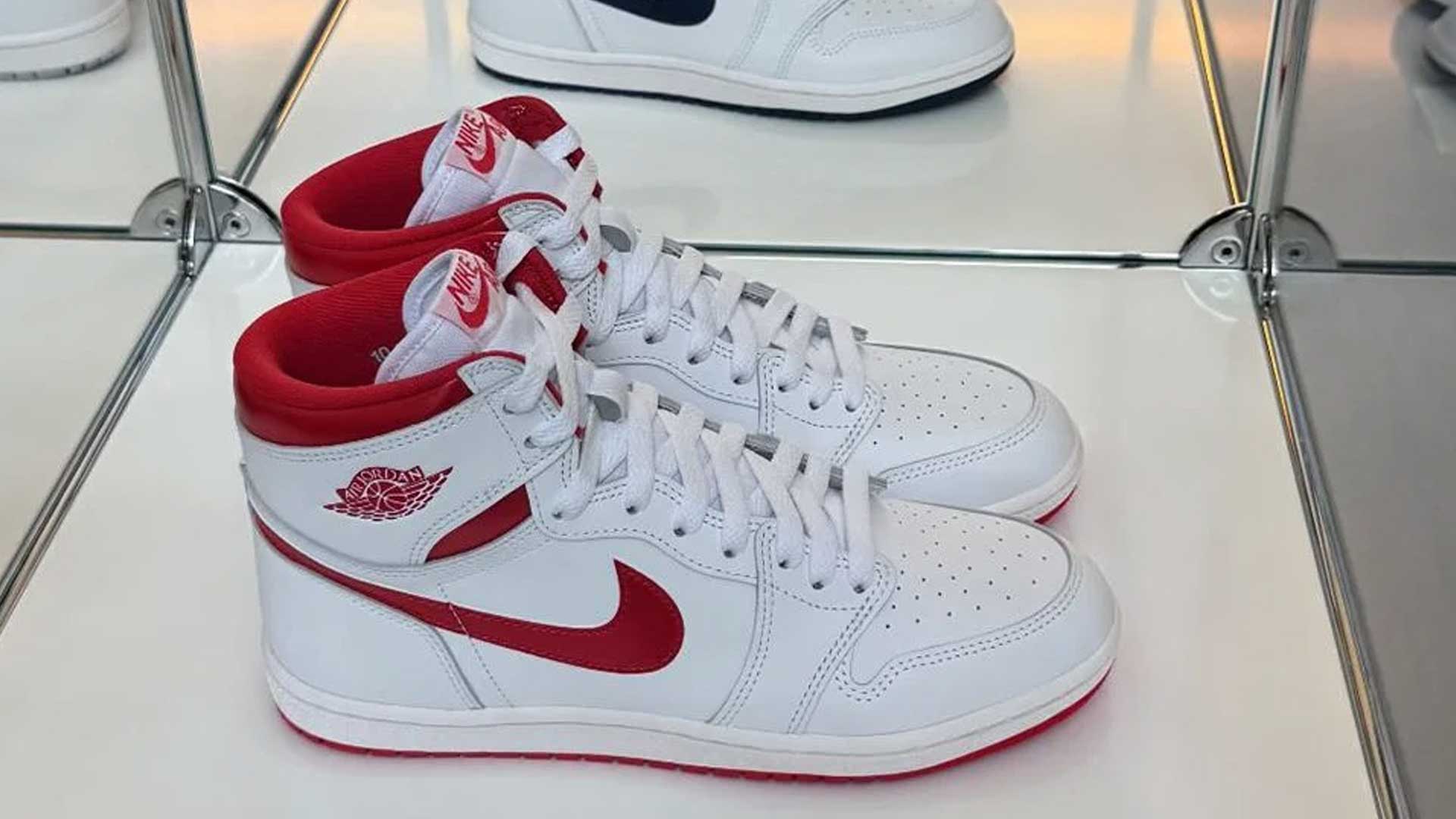 Air-Jordan-1-Retro-High '85 'Metallic-Red'