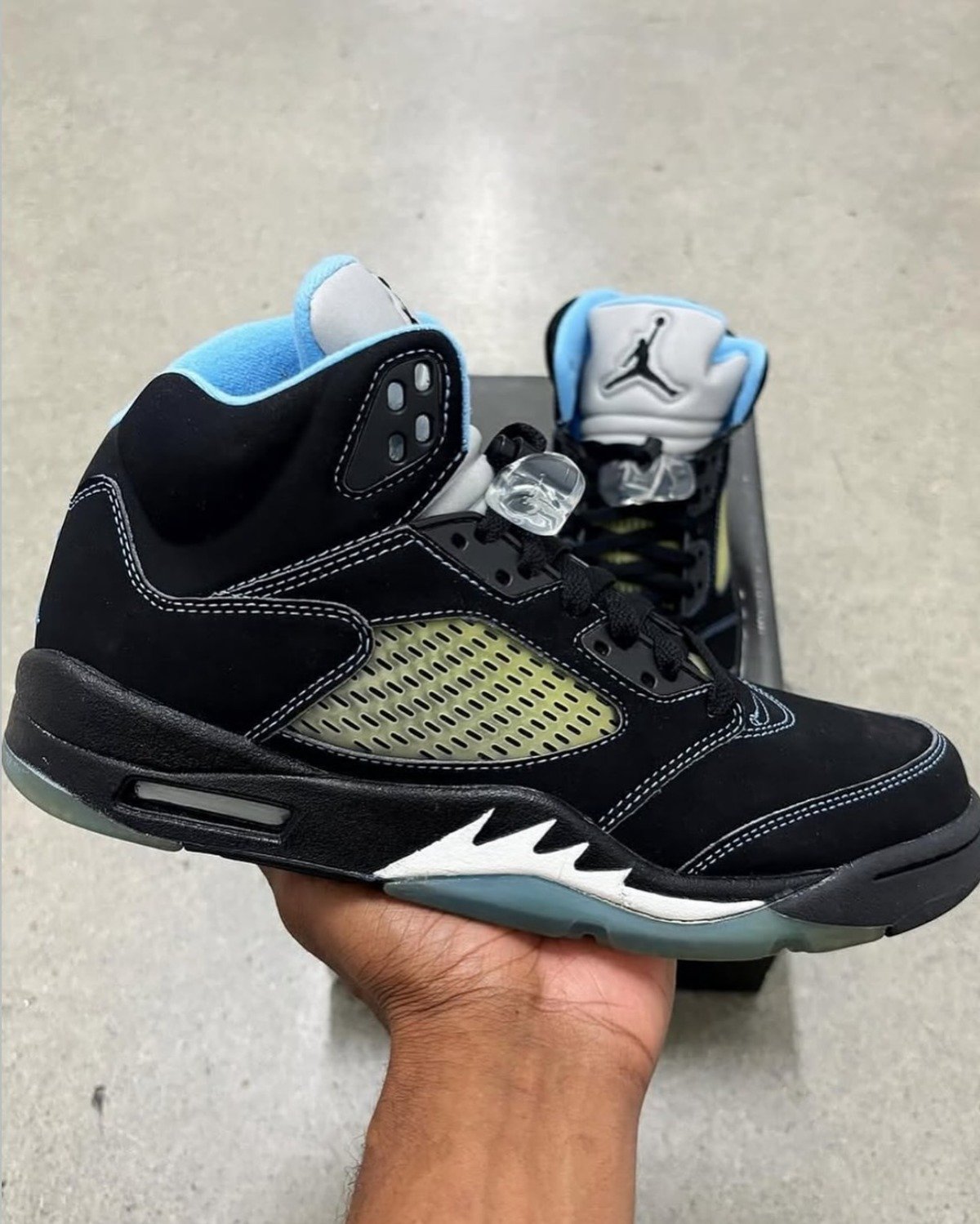 Air Jordan 5 "Black/University Blue"