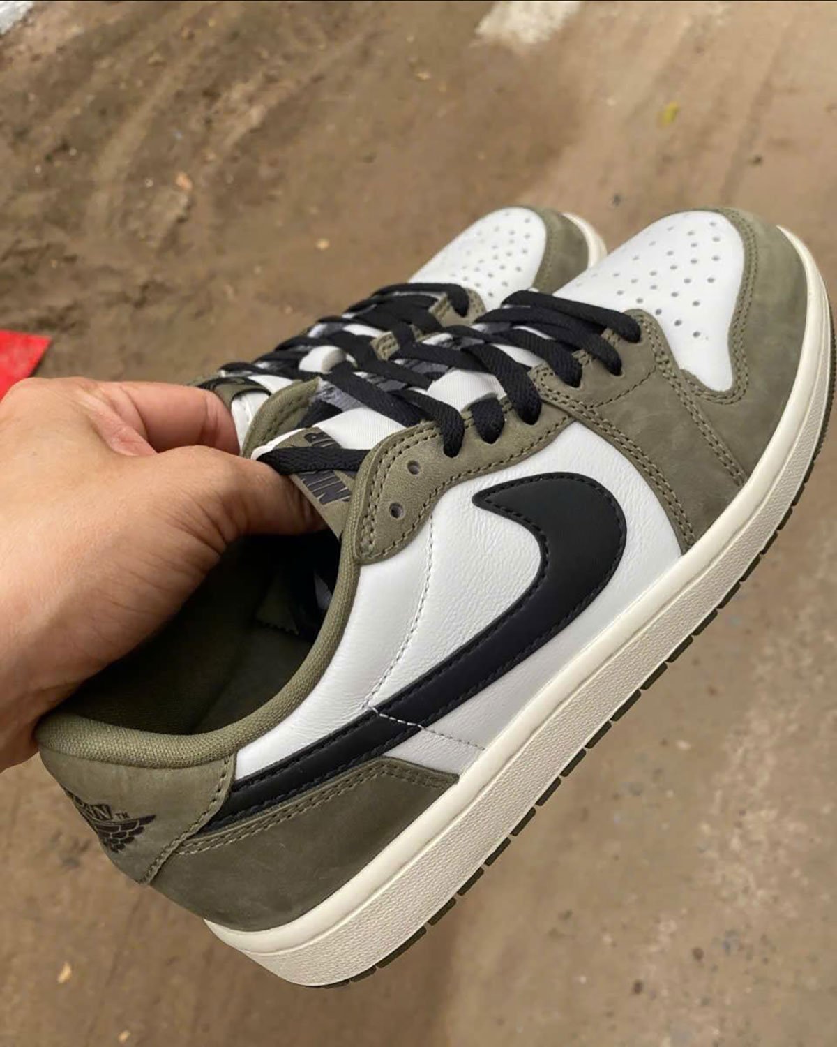 Air Jordan 1 Low OG "Medium Olive"