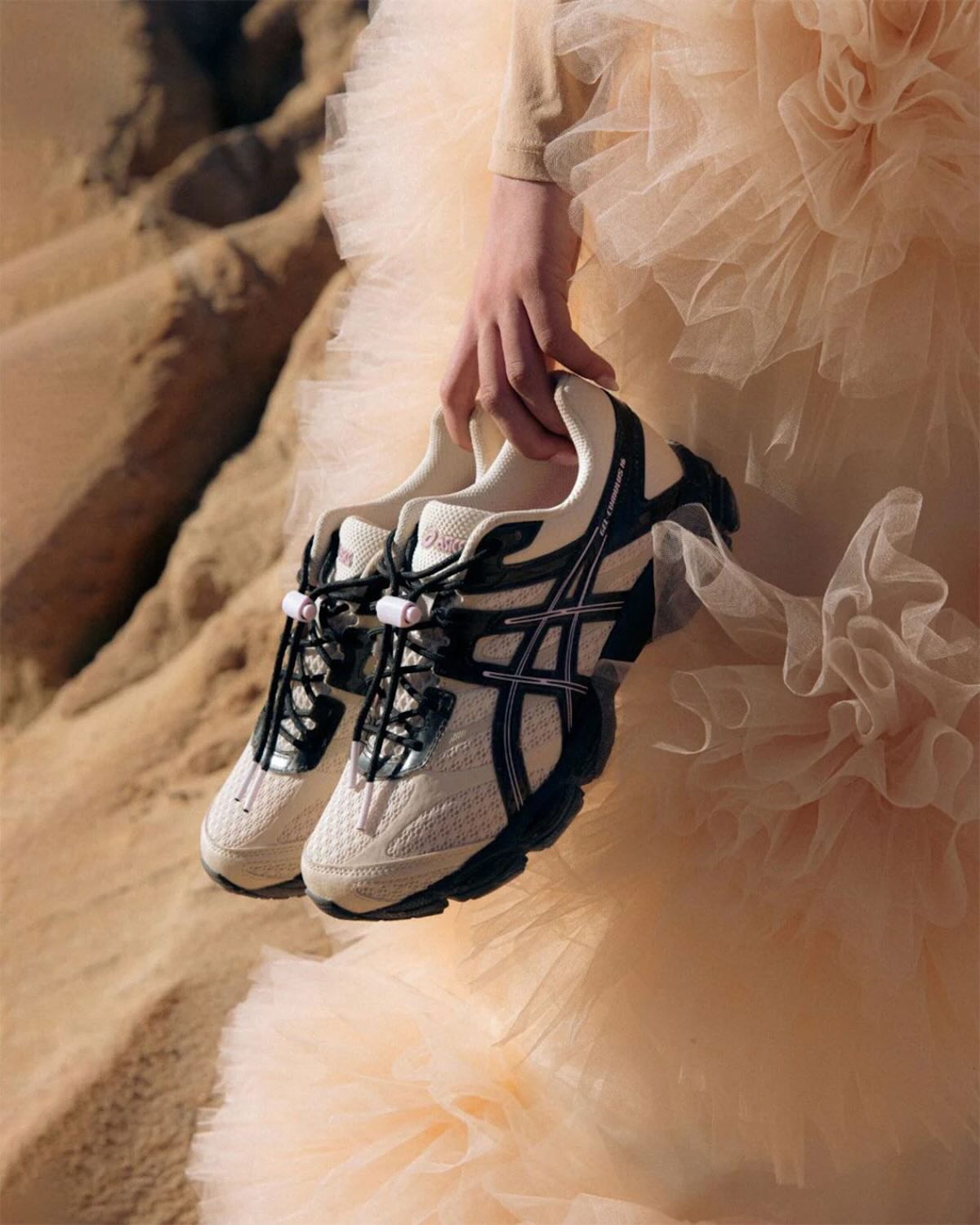 Finesse x ASICS GEL-CUMULUS 16