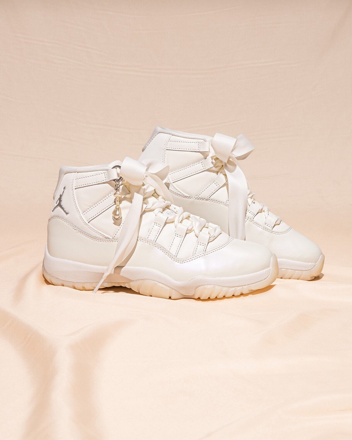 Air Jordan 11 "Pearl"