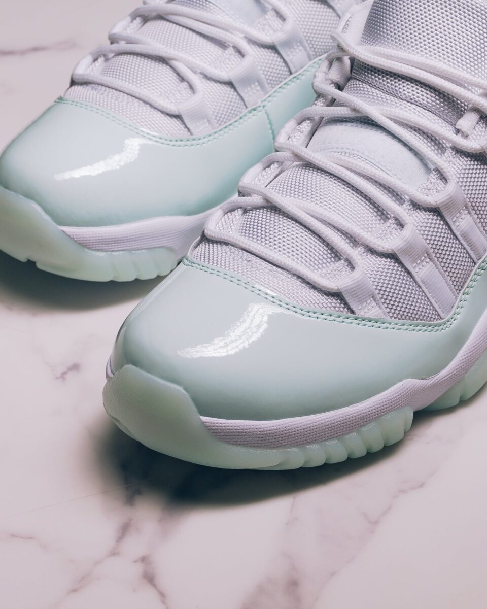 Air Jordan 11 "Igloo"