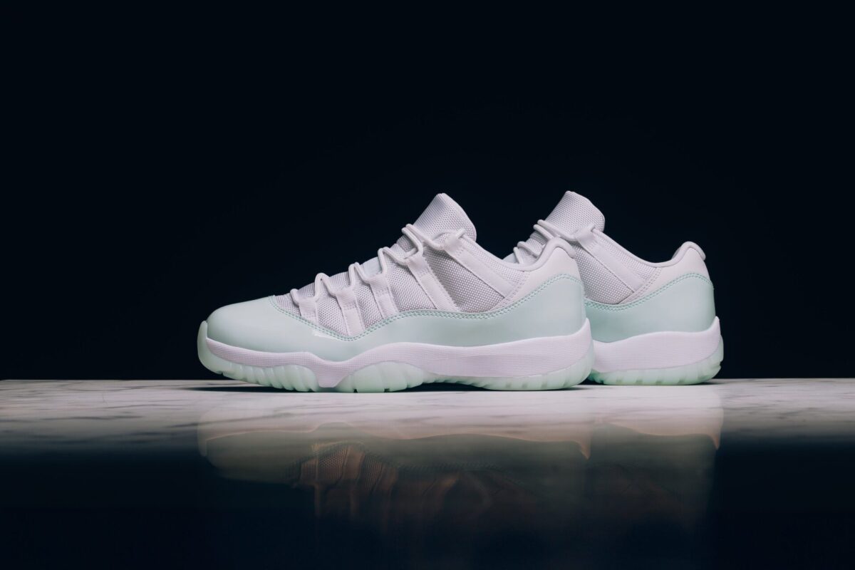 Air Jordan 11 "Igloo"