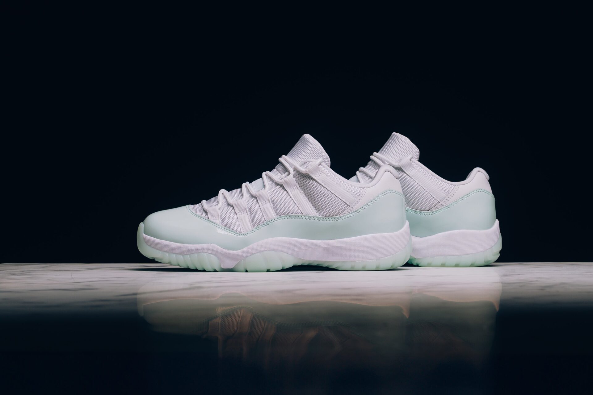 Air Jordan 11 "Igloo"