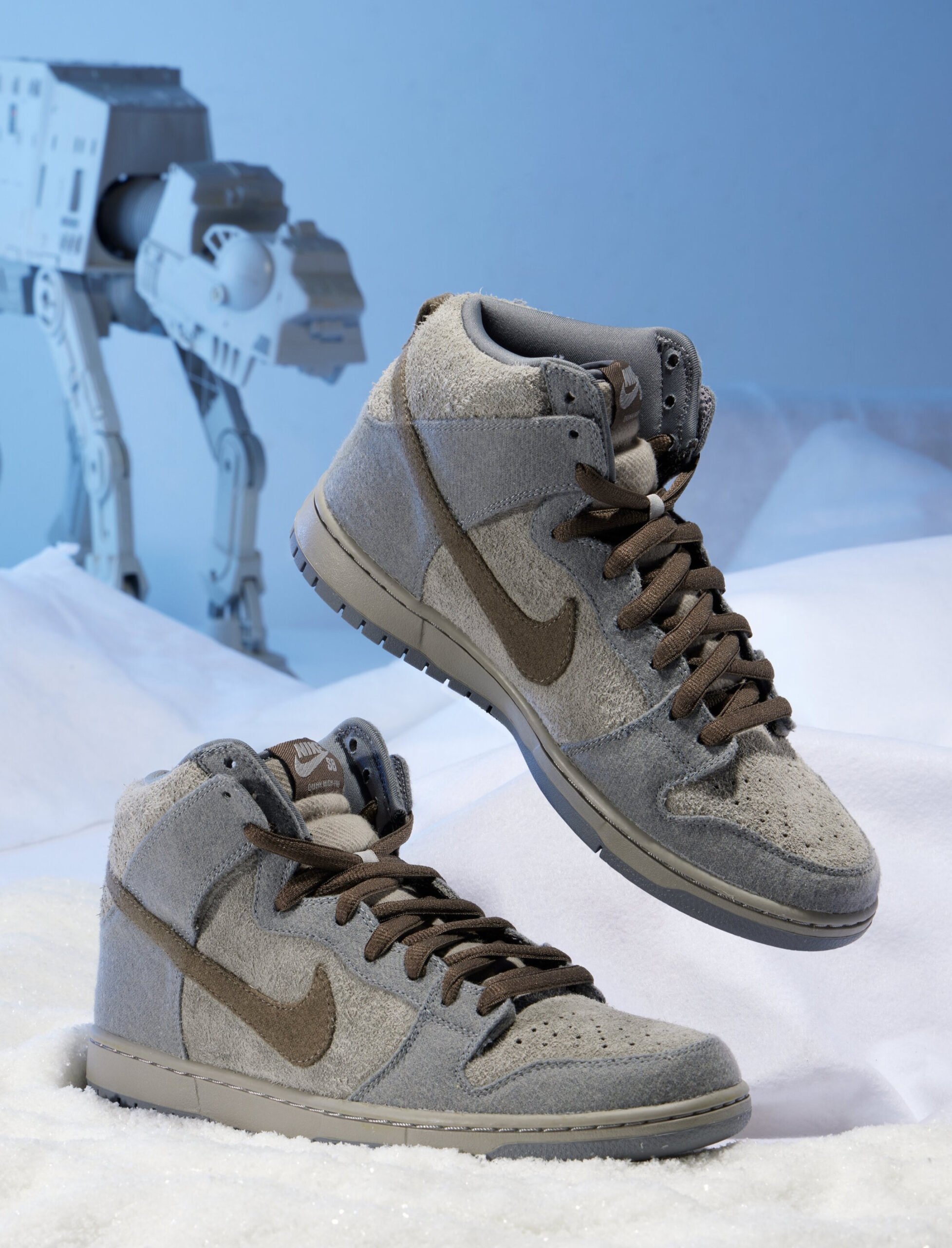 Nike SB Dunk High Tauntaun (2011)